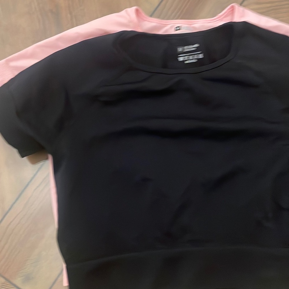 Short sleeve tops